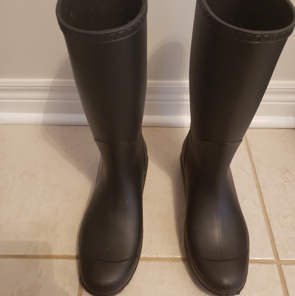 Ugg rain boots